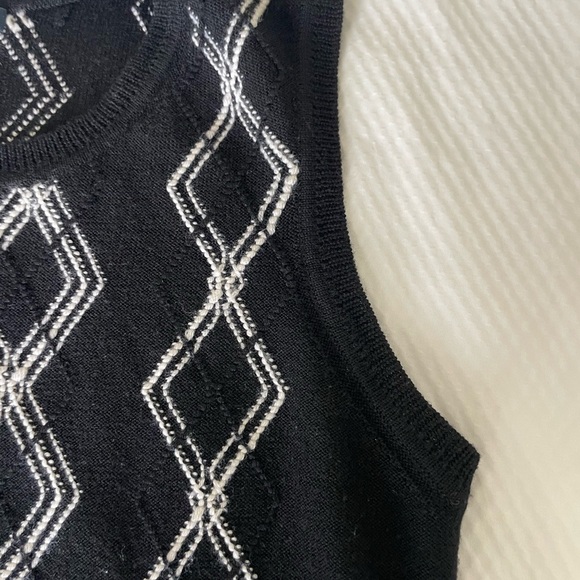 Brooks Brothers Wool Black Sleeveless Top Vest with White Geometric Pattern - Picture 4 of 6